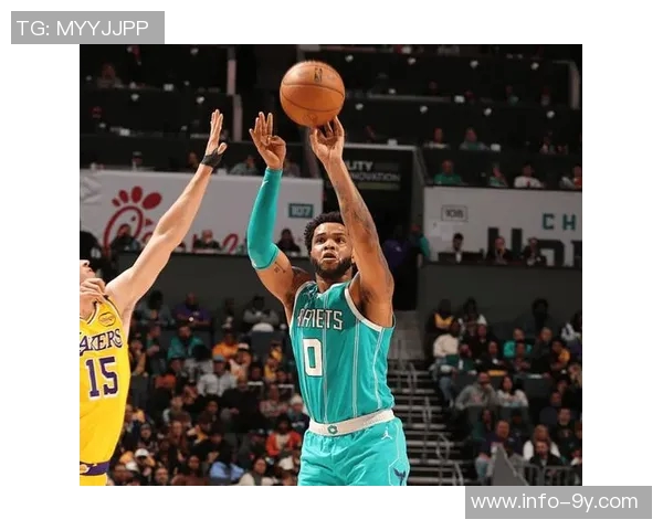 迈尔斯布里奇斯上半场表现出色8投3中贡献14分3助攻并罚球全中