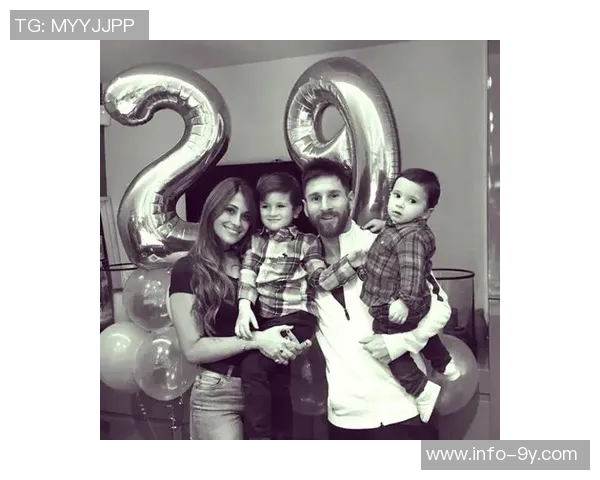 梅西与安东内拉共享温馨圣诞时刻祝福粉丝们节日快乐